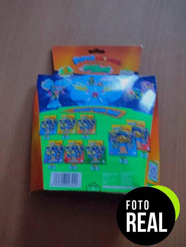 SUPERTHINGS Serie Neon Power – Pack Con 1 Capitán Plateado Asegurado Y 2 Exoesqueletos